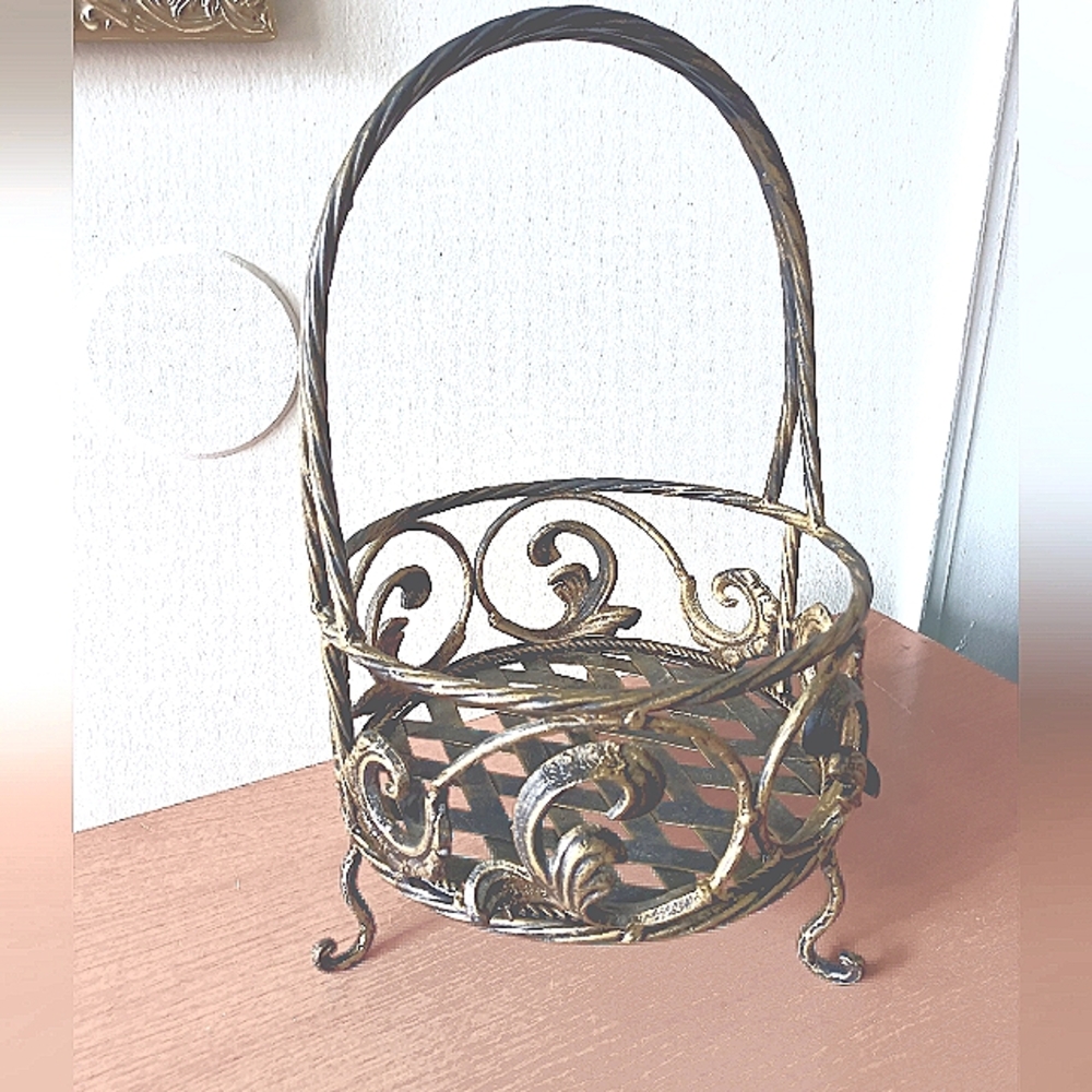 Like Bronze Wrought Iron With Beautiful Scrolling Accent Table Top Fruit Basket
